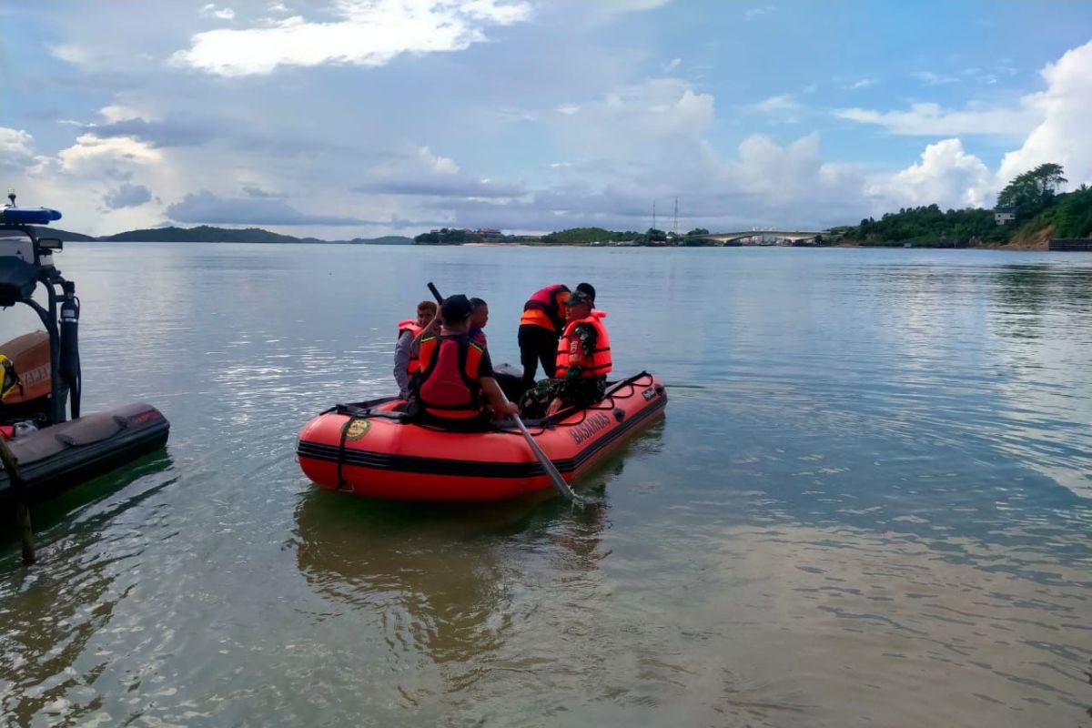 Tim SAR tambah peralatan untuk cari korban bunuh diri di Batam