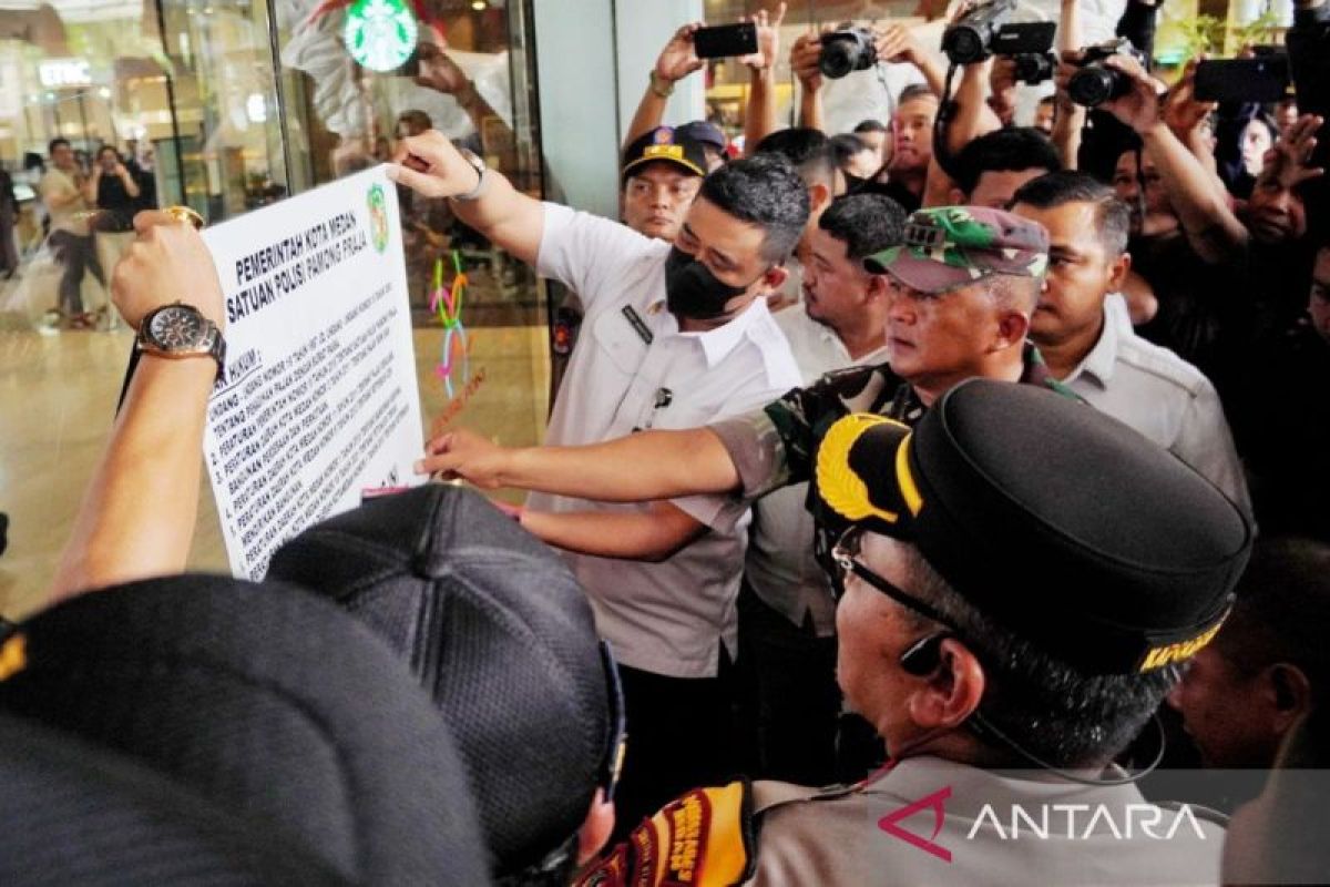 A Medan mall sealed over non-payment of Rp250 billion tax arrears