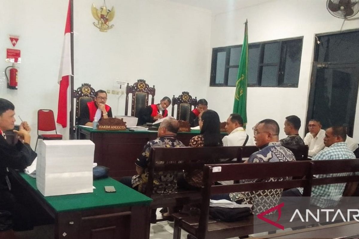 Mantan Sekda KKT dan bendahara dituntut lima tahun penjara