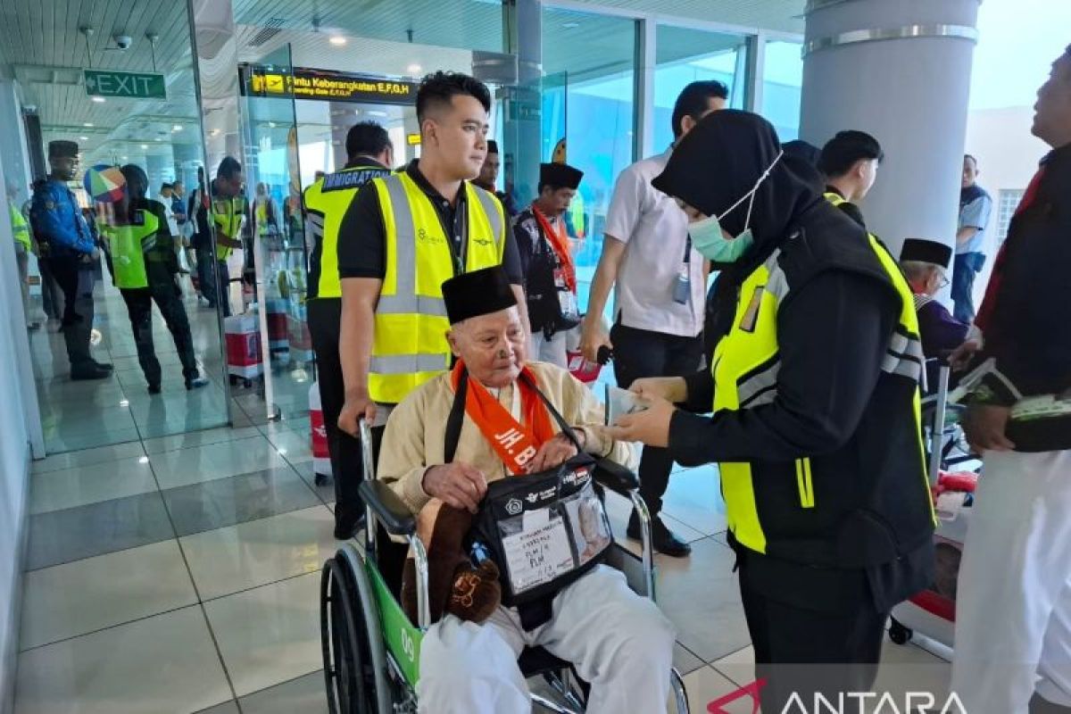 450 calon haji asal Babel  terbang ke Madinah dari Bandara Palembang