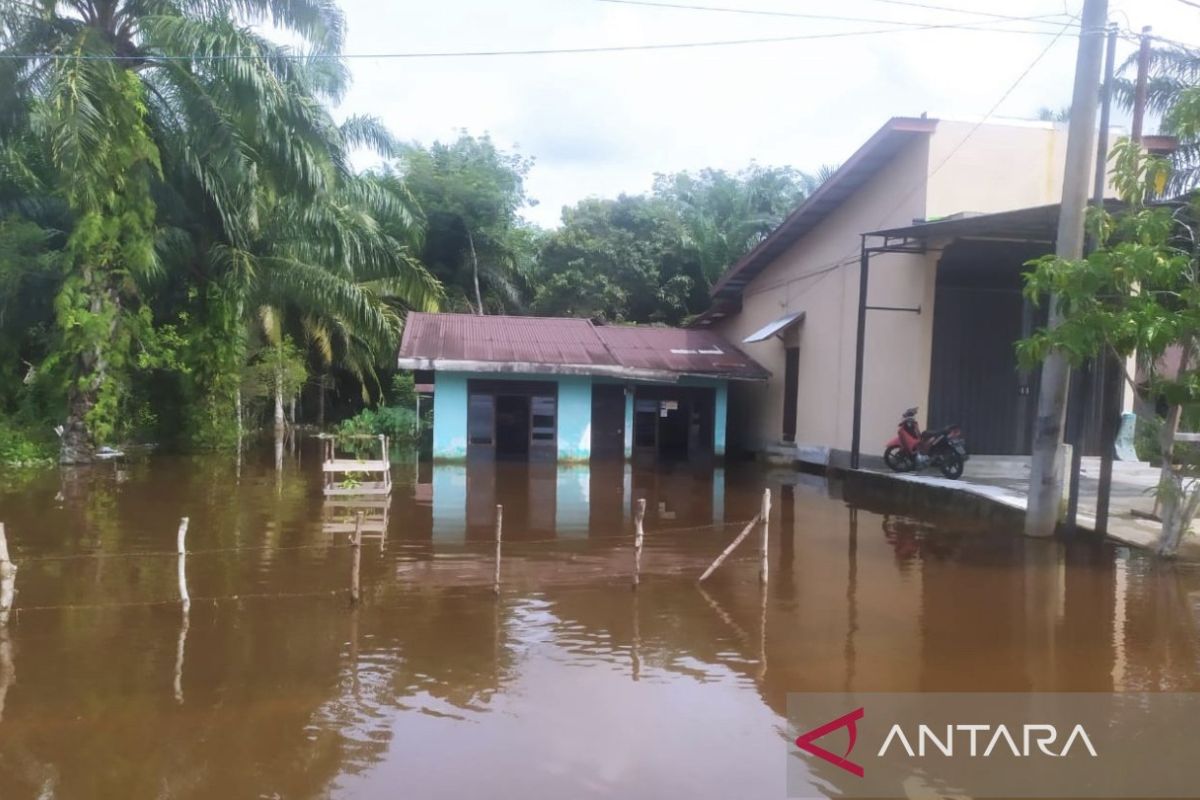 14 gampong di dua Kecamatan di Aceh Barat masih terendam banjir