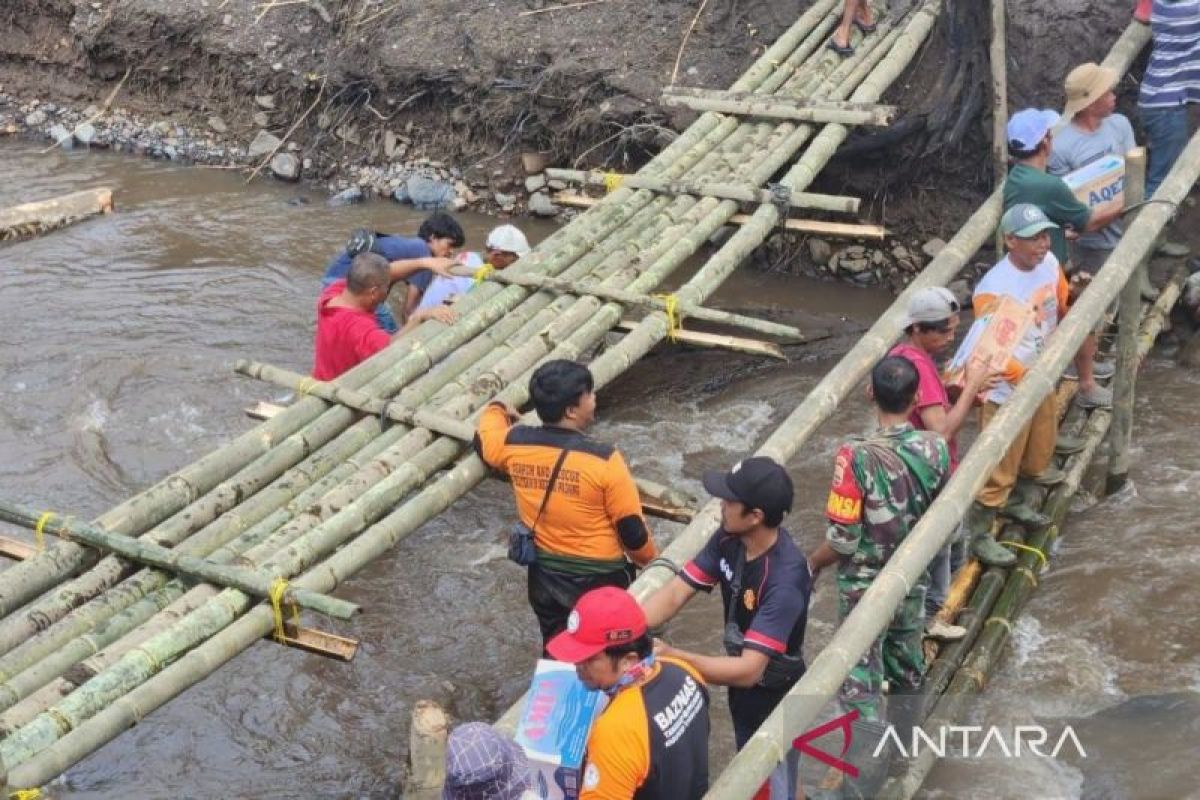 Banjir bandang Sumbar, Baznas bangun jembatan darurat