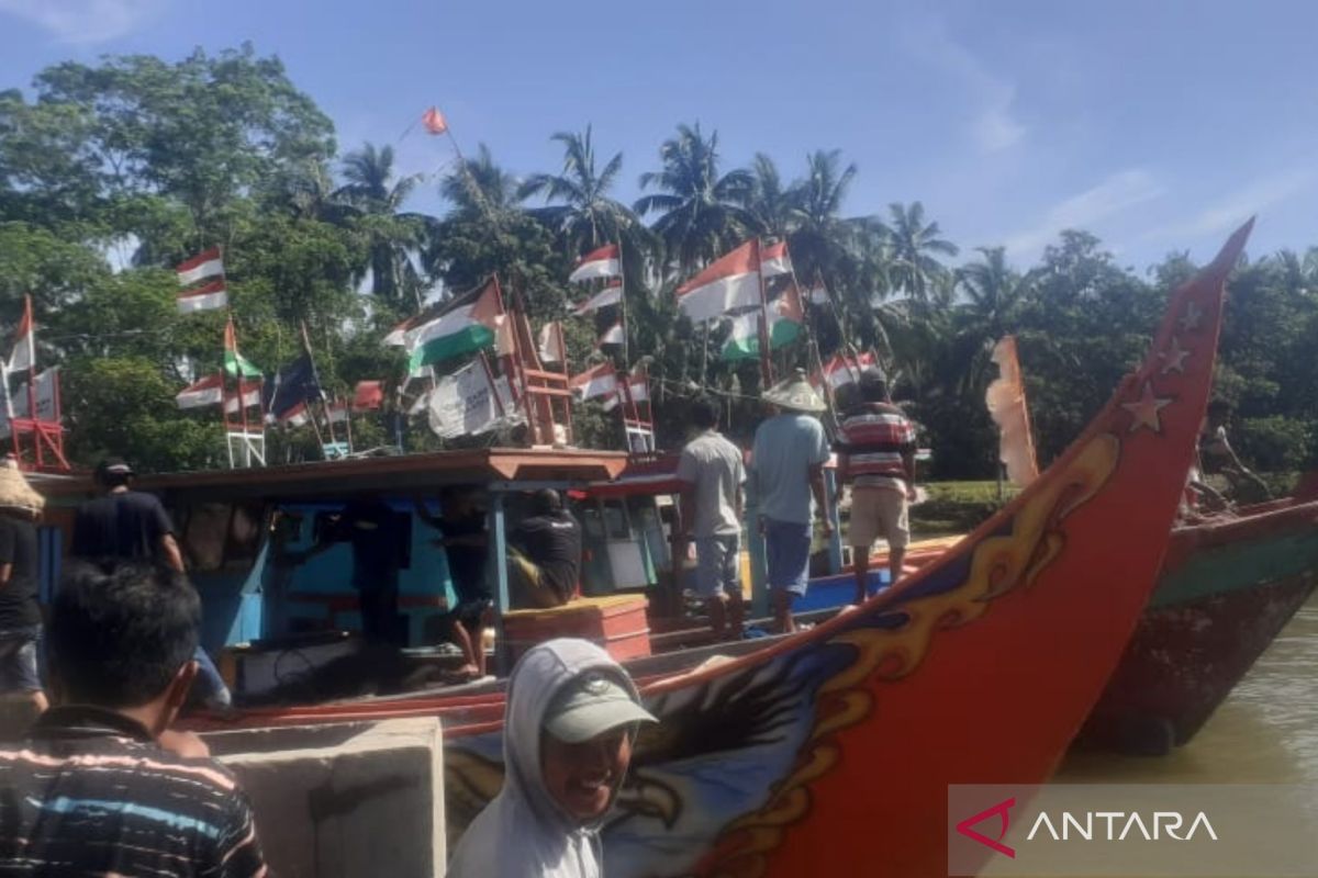 Nelayan tangkap empat kapal trawl di perairan Mukomuko