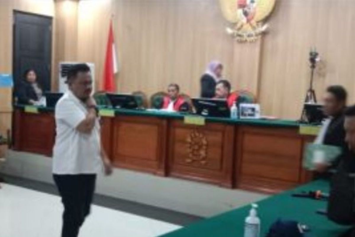 Mantan Kepala BPPBJ Malut didakwa terima suap