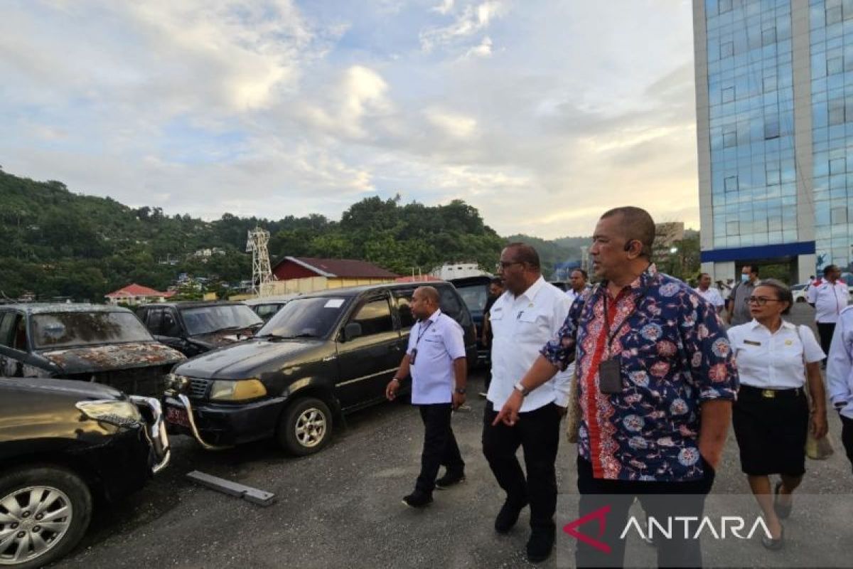 KPK serahkan 90 unit mobil dinas mantan DPRP ke Pemprov Papua
