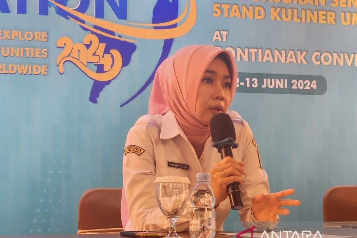 Disdikbud Kalbar menggelar pameran perguruan tinggi Indonesia-Malaysia