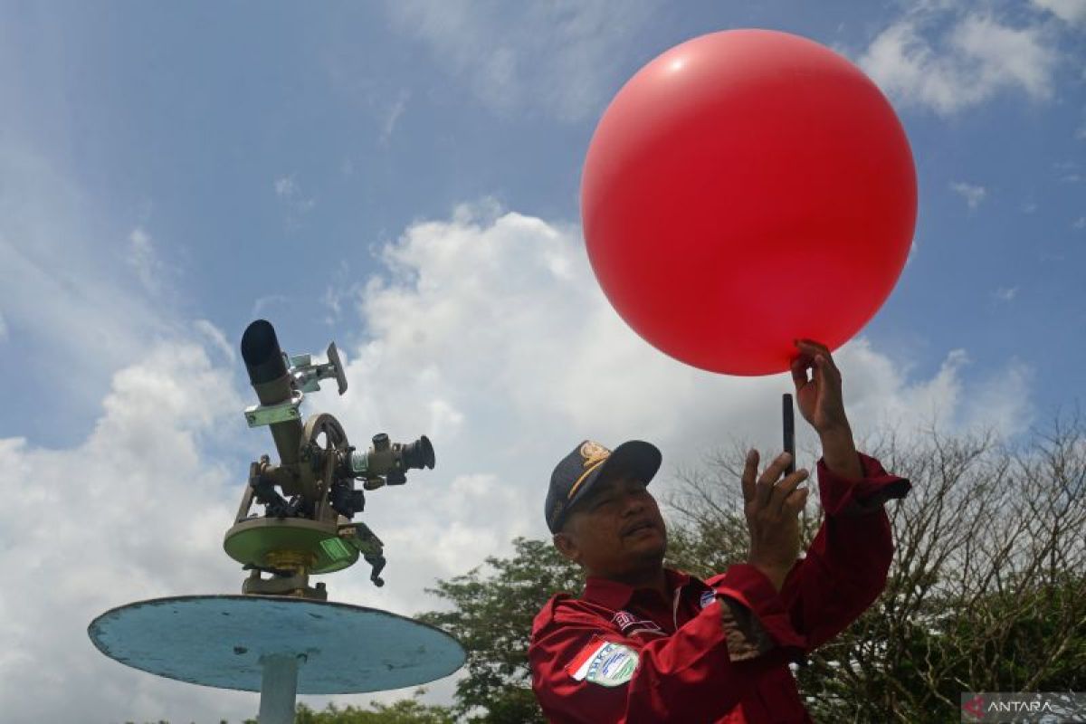 BMKG prakirakan cuaca berawan dan hujan di sejumlah kota besar