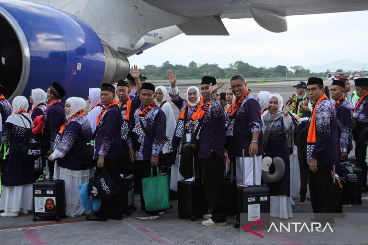 Pesawat Garuda bawa jamaah haji kloter 5 