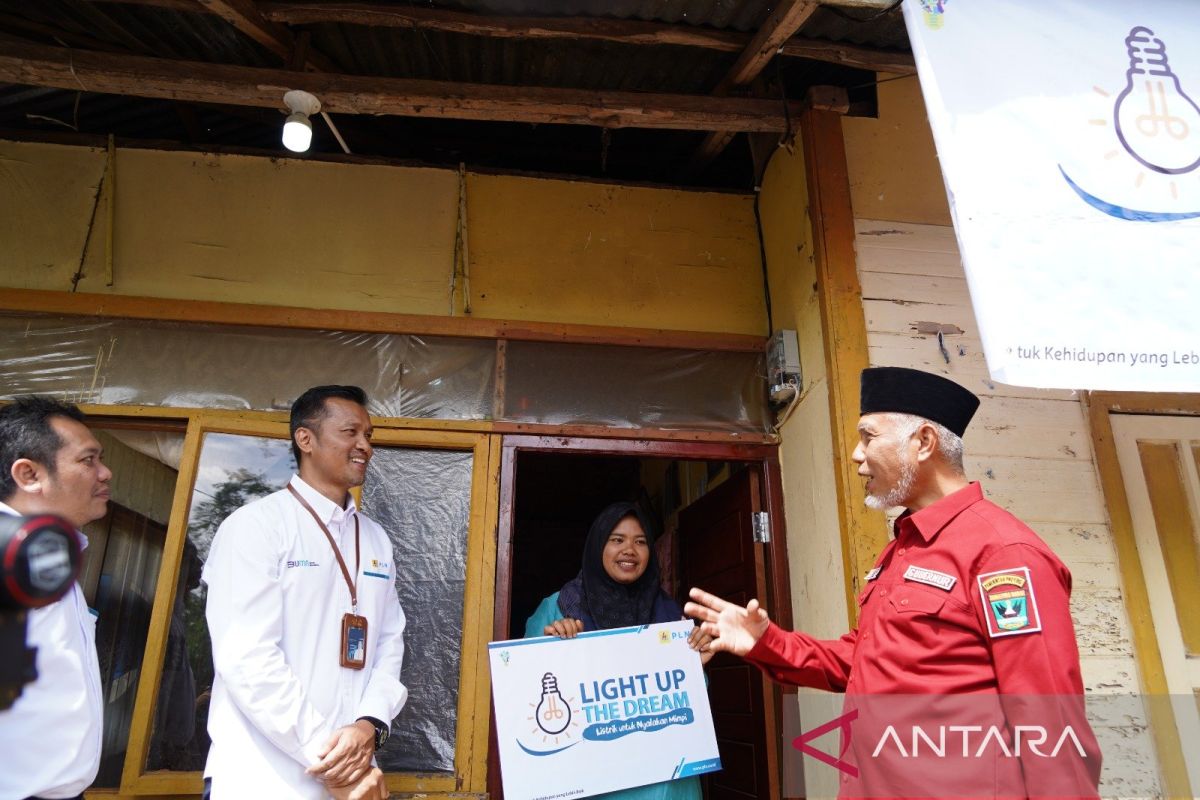 Ribuan warga prasejahtera hingga April 2024 nikmati program "Light Up The Dream" PLN Sumbar