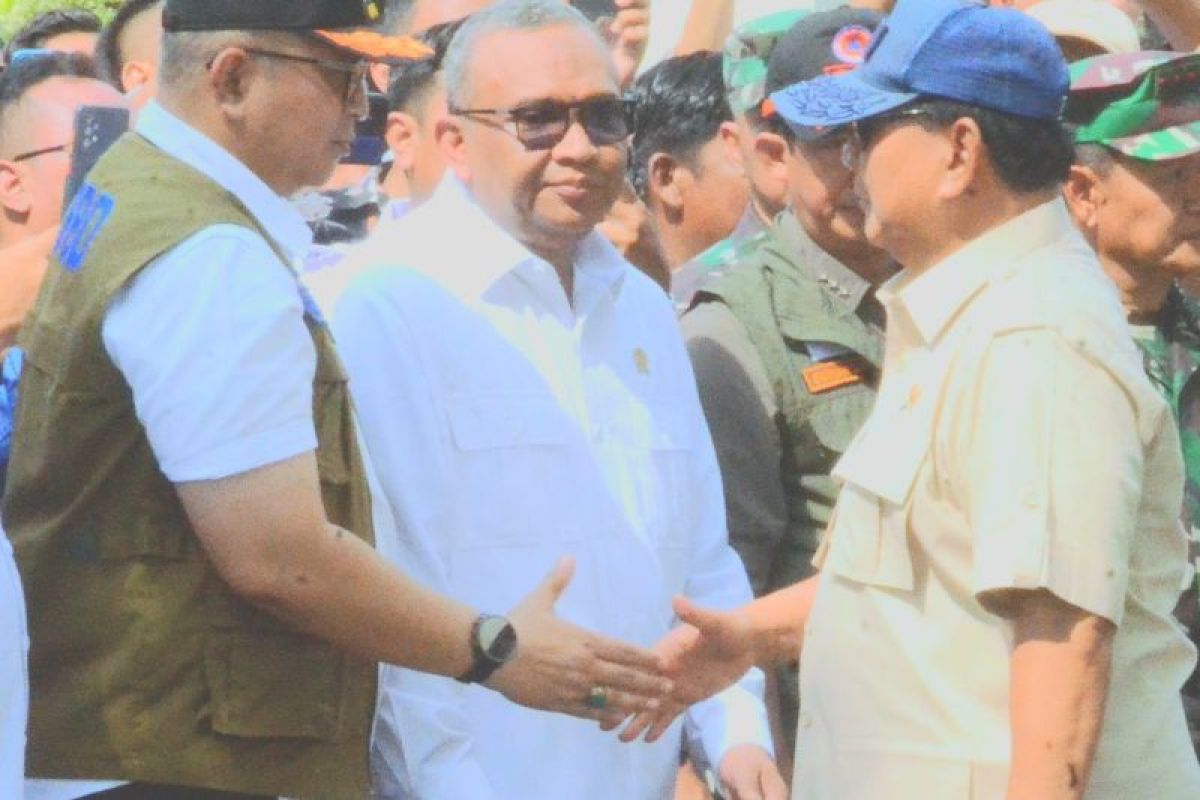 Bantu Korban Bencana Alam di Sumbar, Plh Wako Andree Algamar Sambut Kedatangan Menhan Prabowo