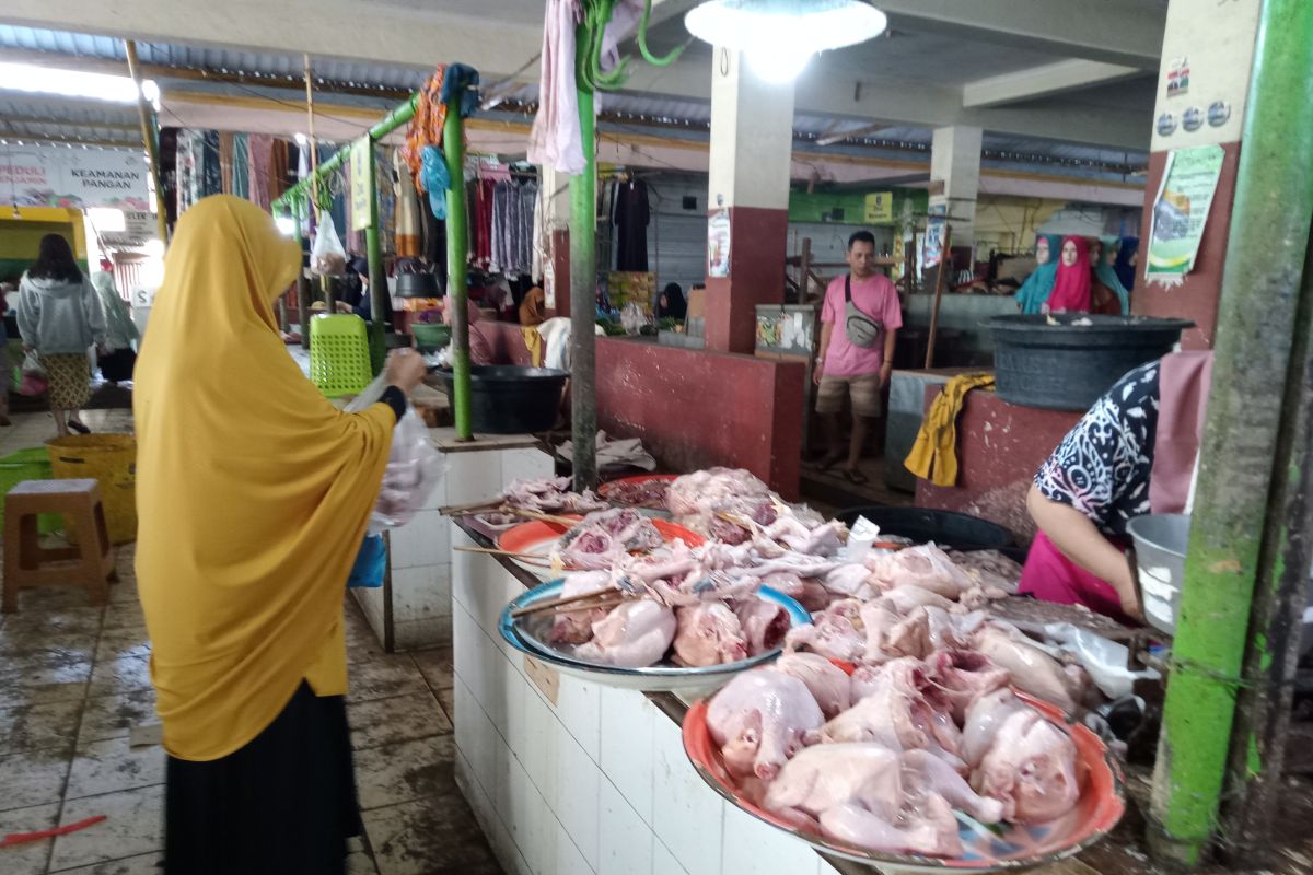 Distan Mataram keluarkan izin pemasukan ayam beku dari luar daerah