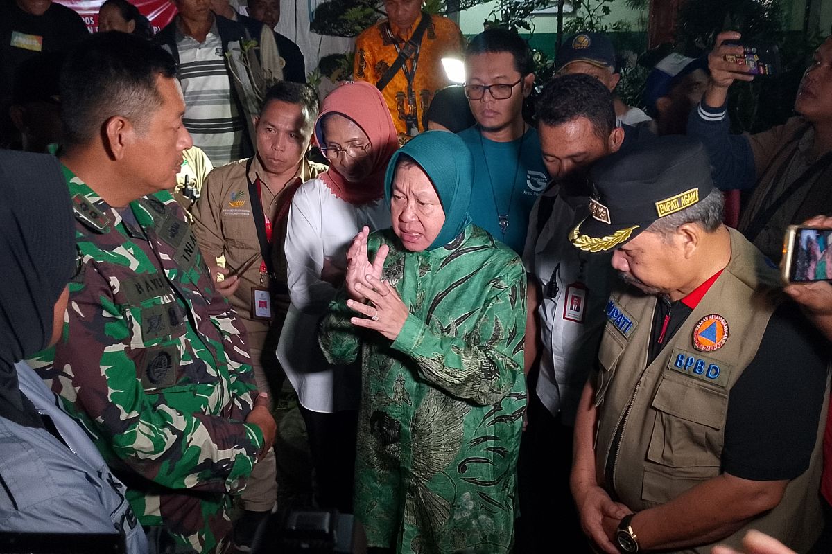 Mensos minta warga diungsikan dari sungai jalur lahar Gunung Marapi