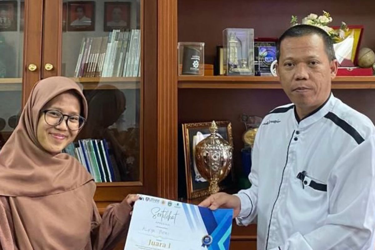 Mahasiswa PMI UIN Suska juara 1 lomba presenter di Fordakom 2024