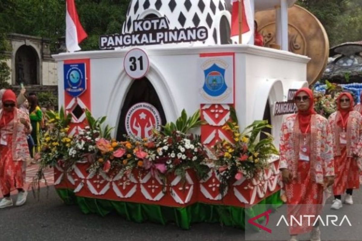 Mobil hias Pangkalpinang tampil di pawai HUT ke-44 Dekranas di Solo