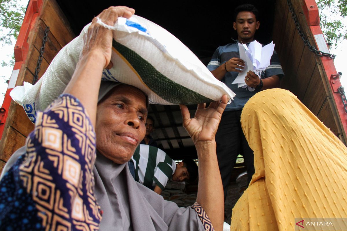 Prabowo approves six-month rice aid program starting January