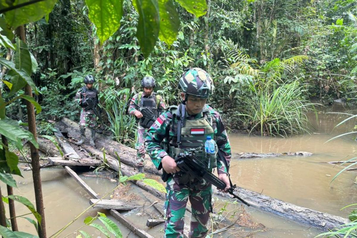 Yonif 122/TS laksanakan patroli patok MM 2.2 perbatasan RI-PNG