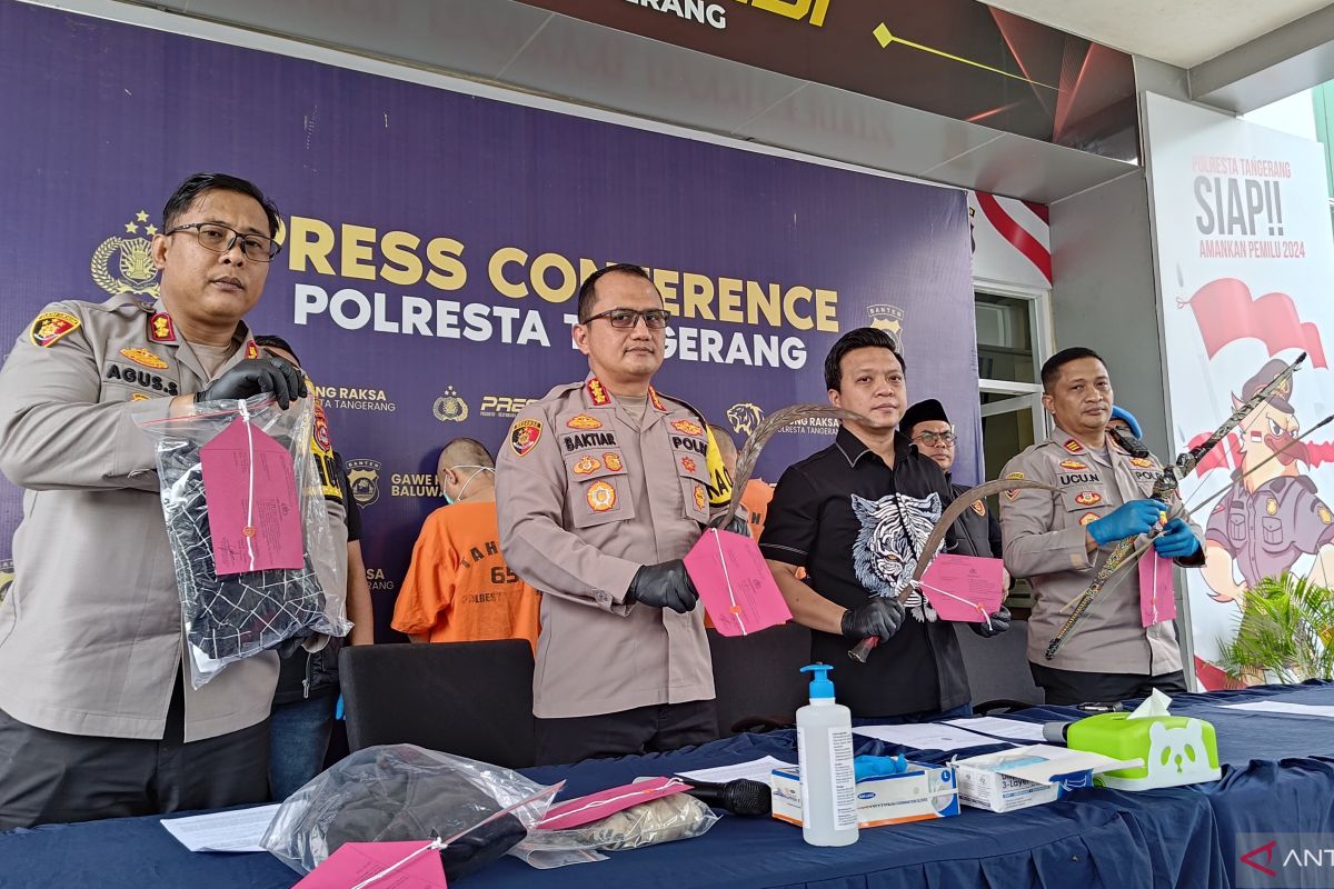 Polisi tangkap tiga pemuda yang terlibat bentrok antar gangster di Tangerang
