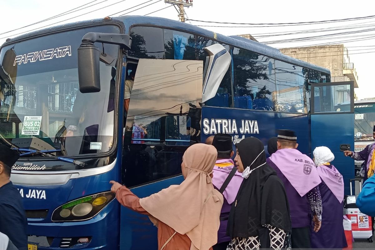 Info Haji 2024 - 62 calon haji Belitung bertolak menuju asrama haji Pangkalpinang