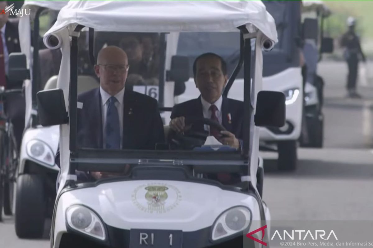 Jokowi mengajak Gubernur Jenderal Australia keliling Kebun Raya Bogor