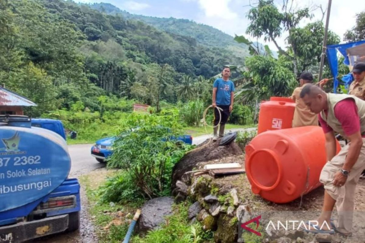 Solok Selatan dirikan dapur umum bagi pengungsi banjir