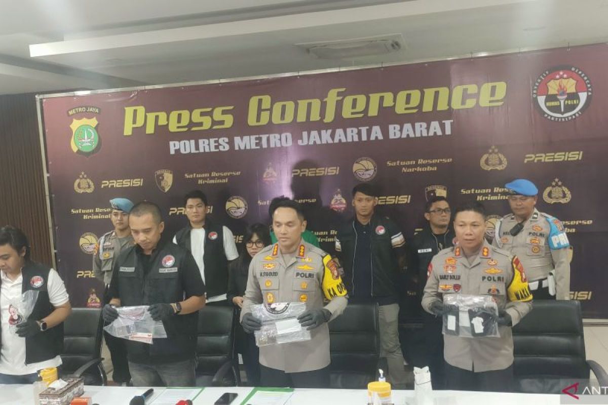 Polisi sita biji ganja dari Yogi Gamblez yang ditangkap bersama Epy