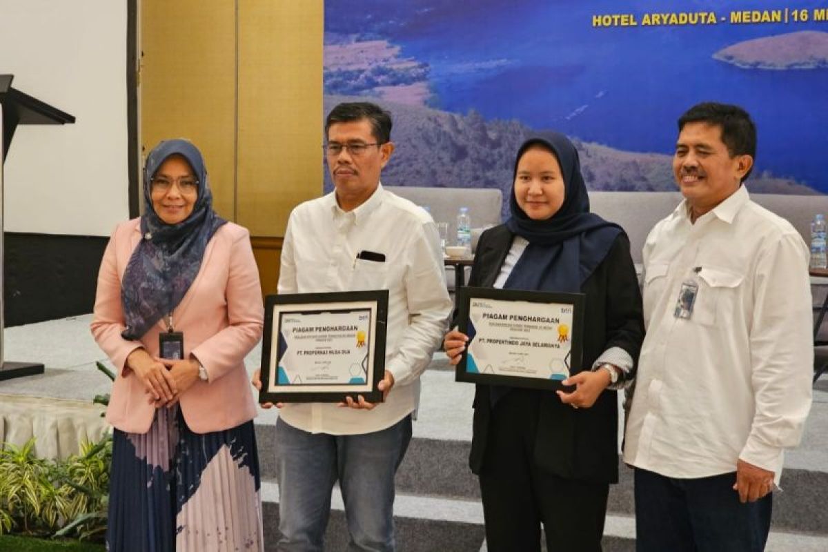 Propernas dianugerahi dua penghargaan dari BTN KC Medan