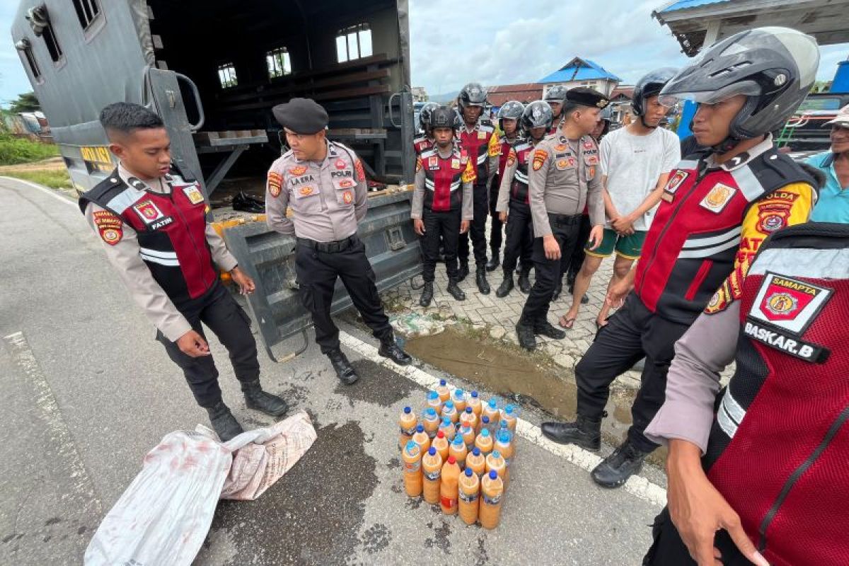 Polisi tangkap wanita penjual minuman keras tradisional