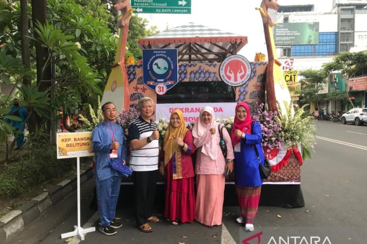 Mobil Hiasan Dekranasda Babel Meriahkan Parade HUT ke-44 Dekranas di Solo-Jateng