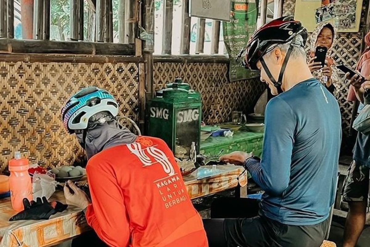 Saat Ganjar Pranowo dan Siti Atikoh bersepeda dan kulineran pagi di Yogyakarta