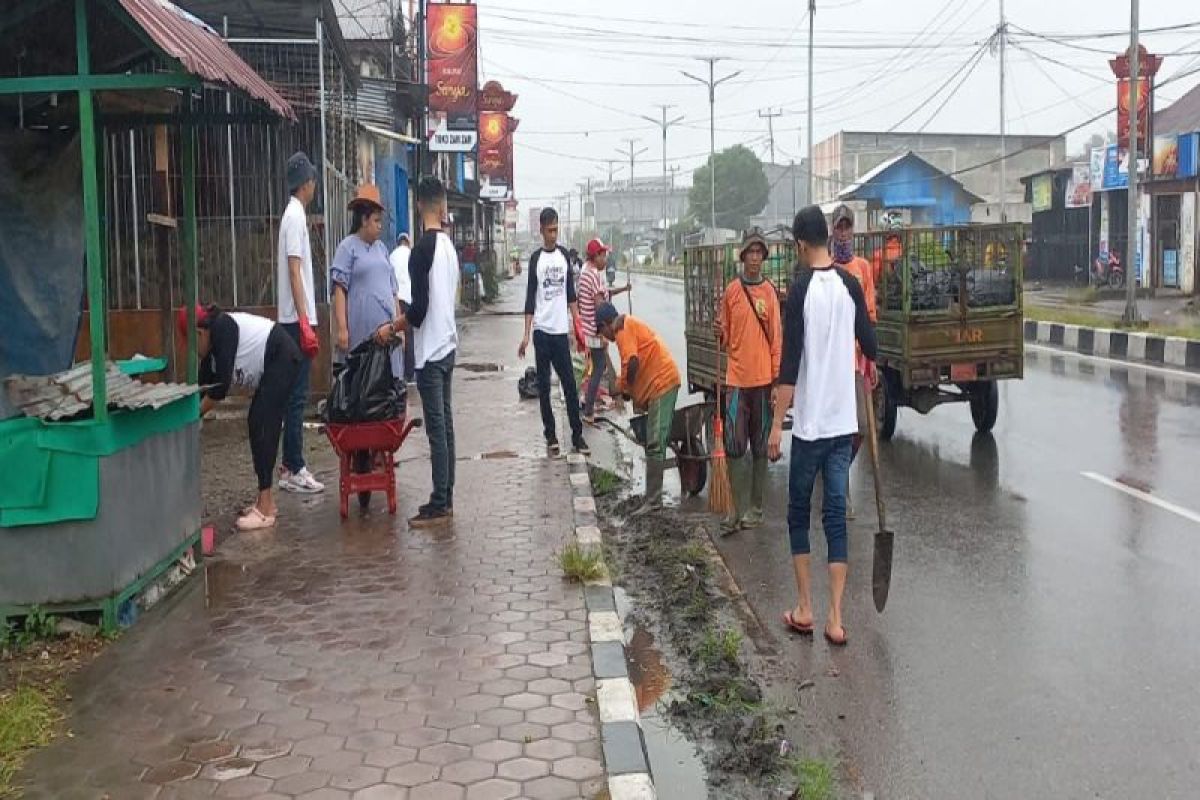 DLH Mimika minta seluruh masyarakat peduli jaga kebersihan lingkungan