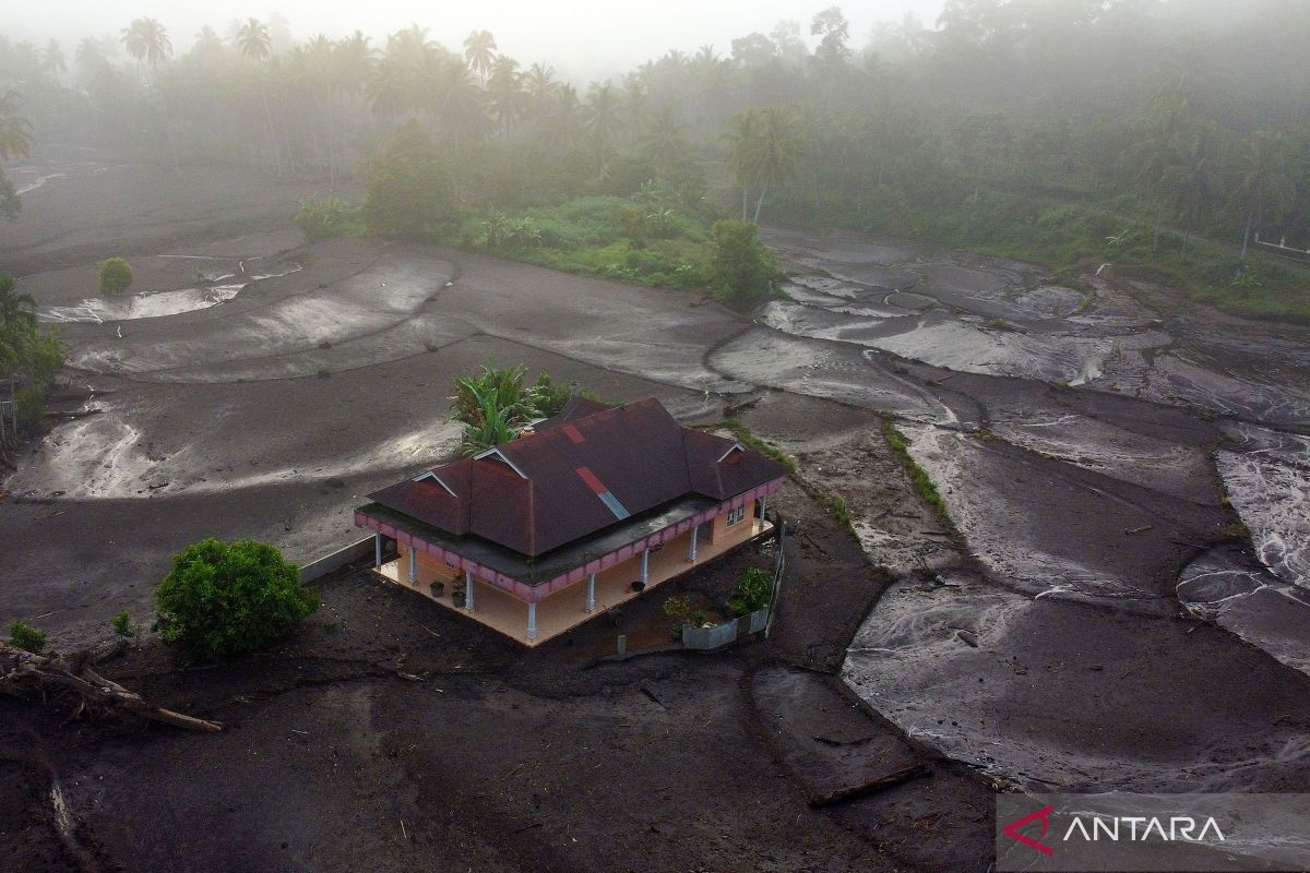 Pencarian Korban Banjir Bandang Di Tanah Datar Diperpanjang - ANTARA News