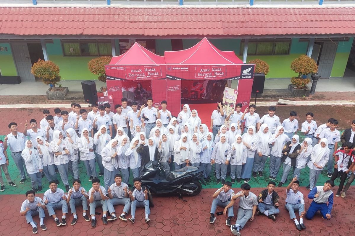 Asmo Kalbar edukasi  'Safety Riding'  SMA Muhammadiyah 1 Pontianak