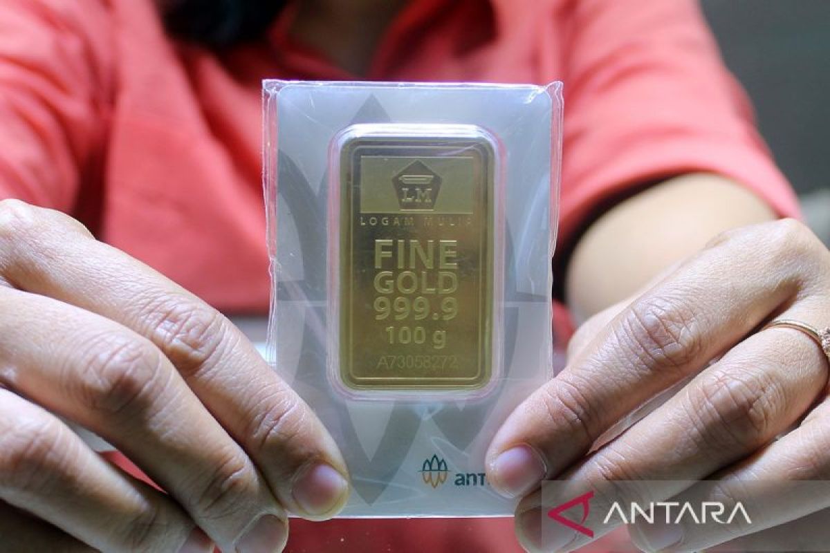 Harga emas Antam hari ini meroket Rp10.000 jadi Rp1,360 juta per gram