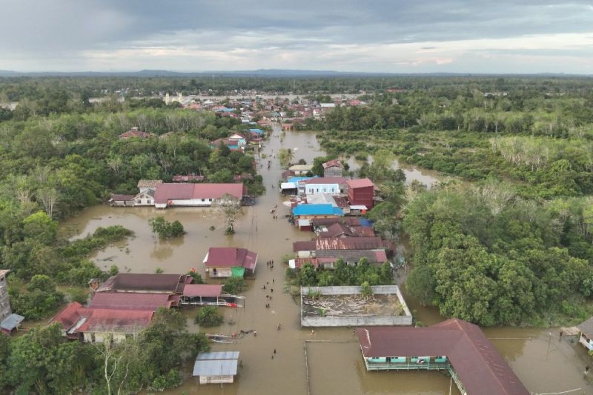 Tim penanganan banjir Kaltim bergeser  dari Mahulu ke Kubar