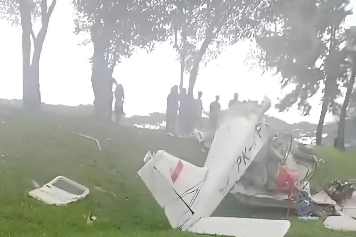 Pesawat ringan jatuh di BSD Tangerang, dikabarkan ada korban jiwa