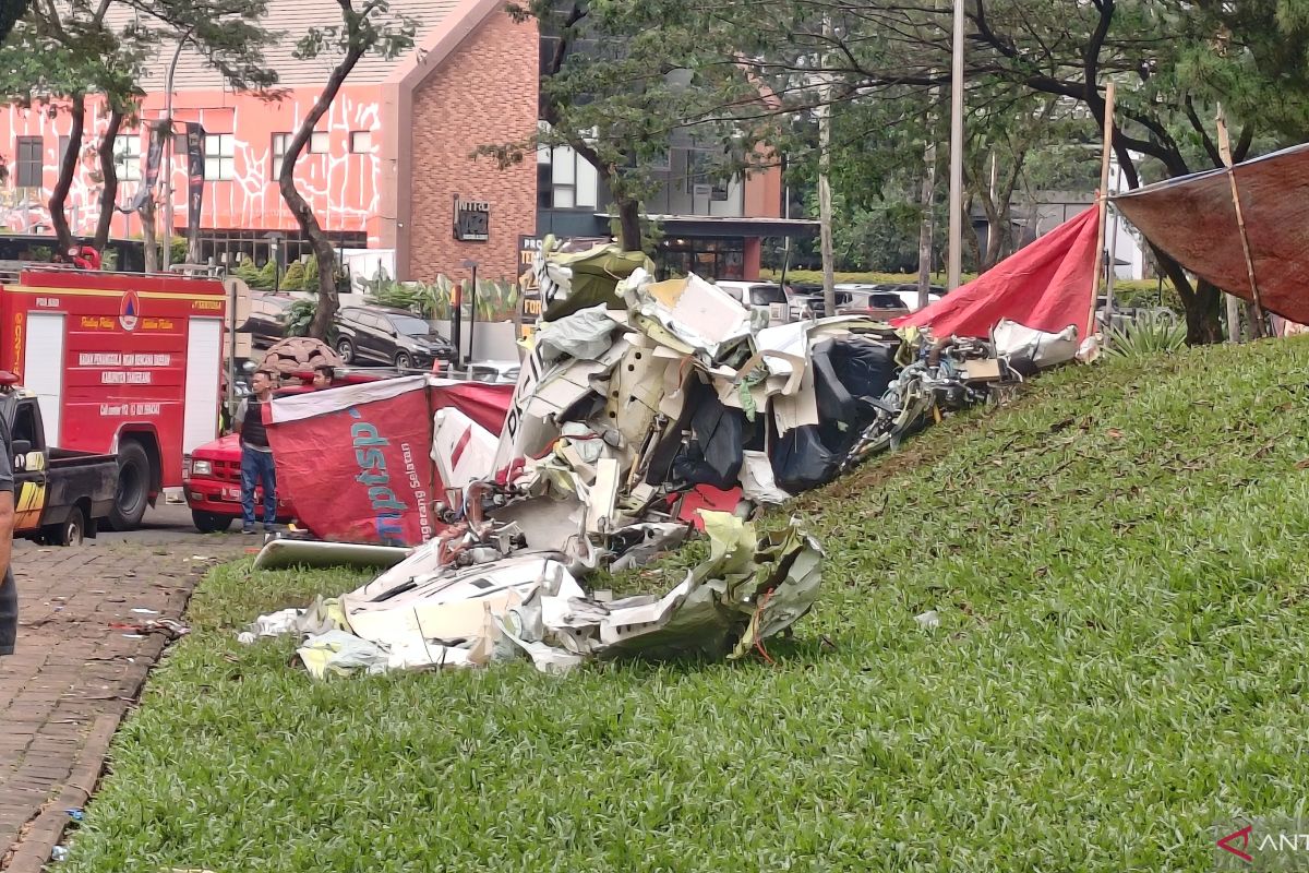 KNKT evakuasi puing pesawat PK-IFP milik Indonesia Flying Club ke Pondok Cabe
