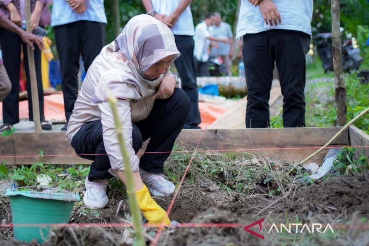 Pj Bupati Nagan Raya bangun rumah warga dhuafa pakai uang pribadi