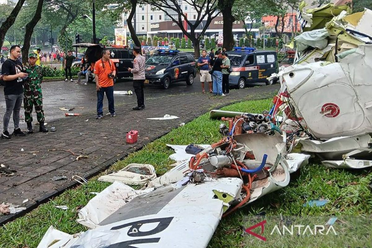 Pesawat Ultralight jatuh di kawasan BSD Tangsel