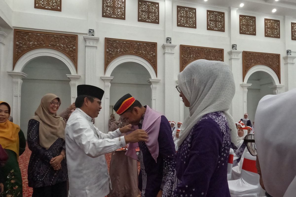 Pemkot Bukittinggi lepas resmi 317 jemaah calon haji