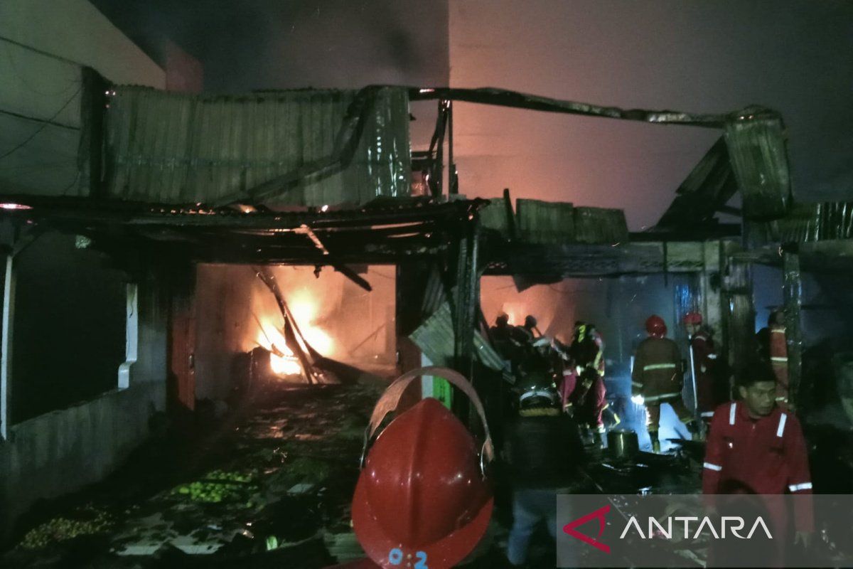 Tiga ruko di kawasan Pasar Panorama Bengkulu terbakar