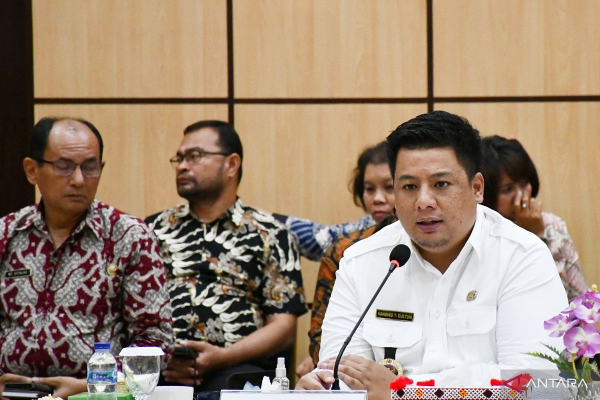 Mendaftar di tujuh partai, Vandiko Gultom optimis lanjutkan karier politik membangun Samosir