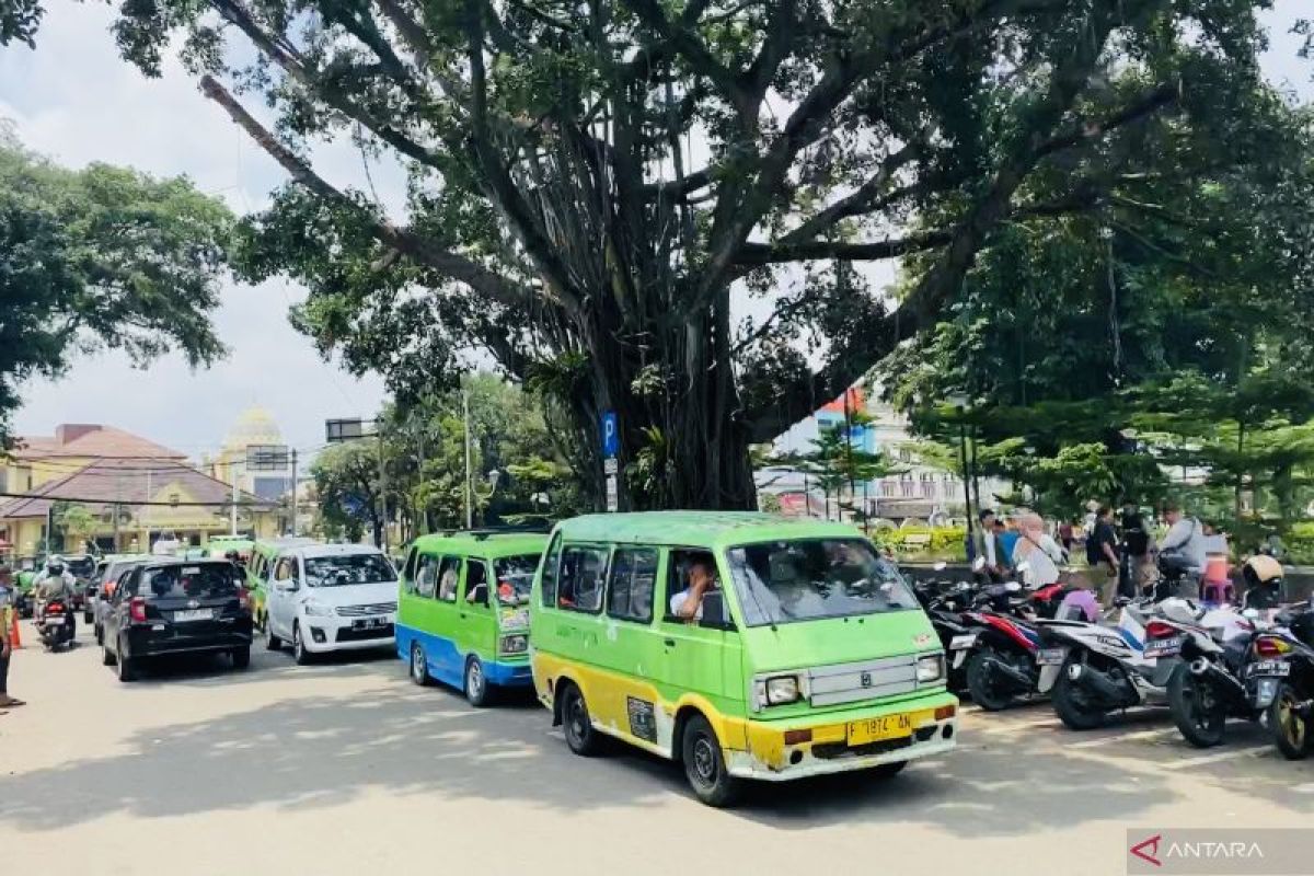 Pemkot Bogor lakukan penataan parkir-parkir di badan jalan utuk tambah PAD