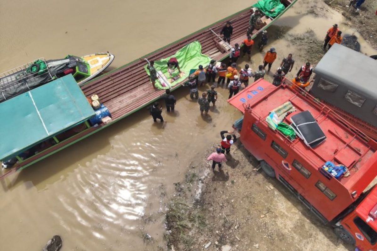 Tim SAR Gabungan Kaltim  suplai logistik bagi korban banjir Mahulu
