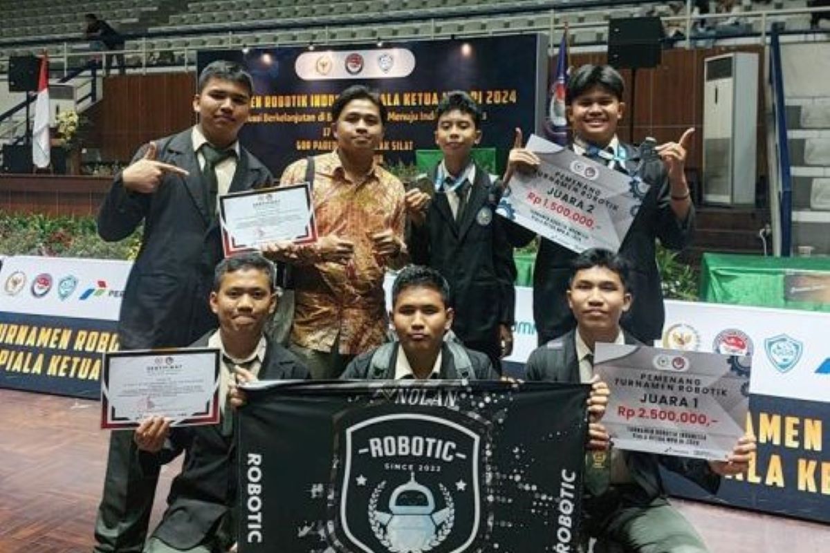 Tim robotik MAN 1 Pekanbaru raih piala Ketua MPR-RI