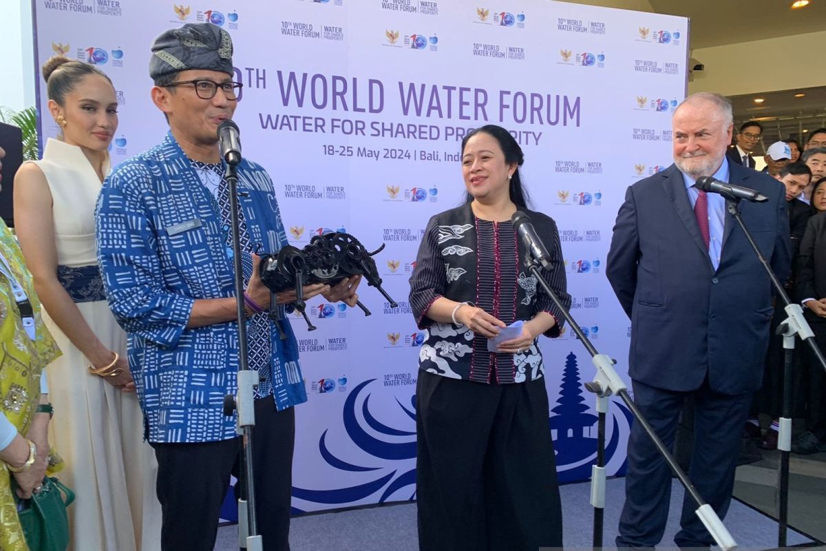 Menparekraf beri Puan suvenir UMKM banteng saat World Water Forum ke-10 Bali