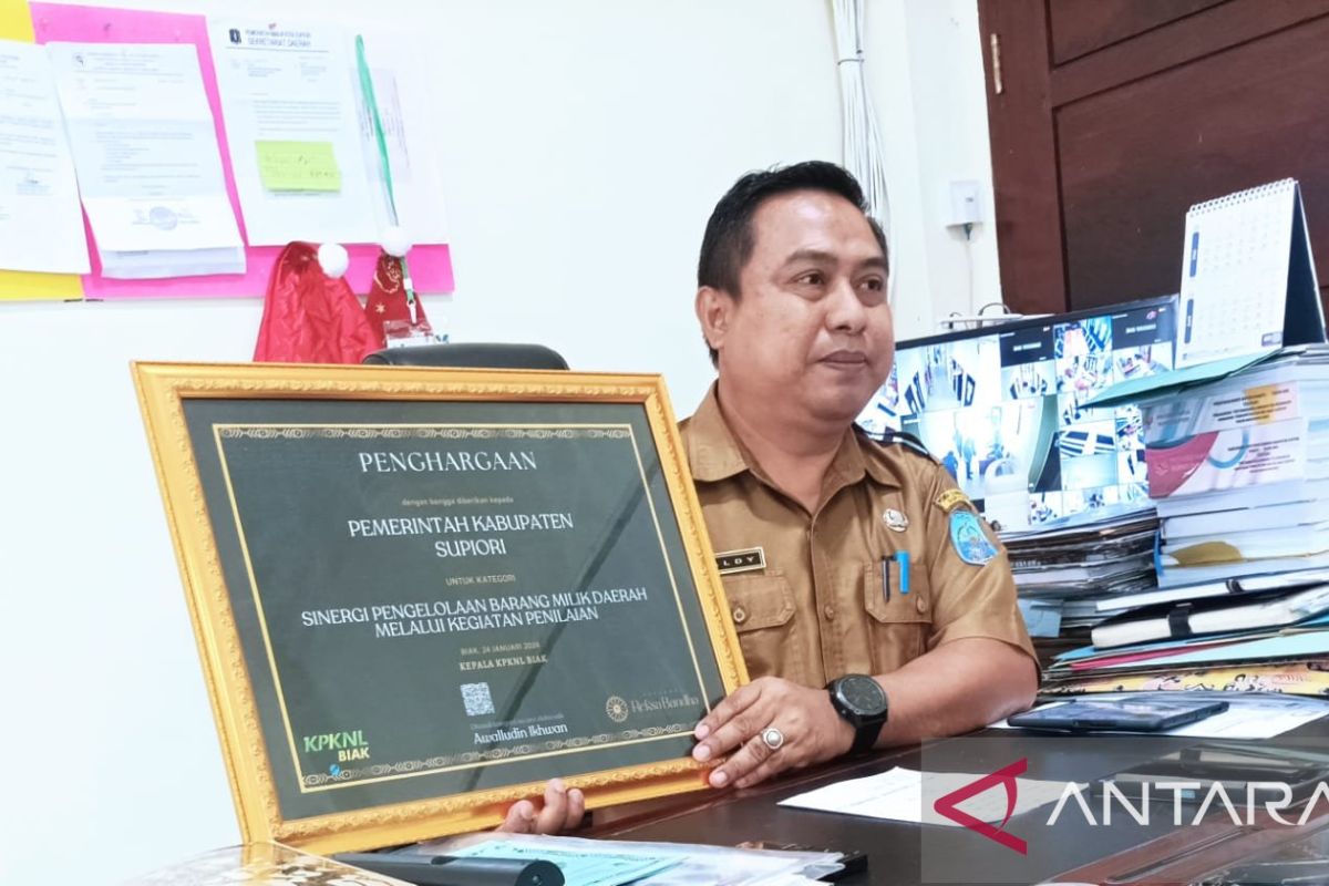 Pemkab Supiori bayar insentif eselonisasi dan bendahara ASN Rp2,9 miliar