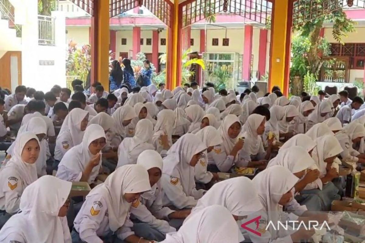 Pemprov Jateng gencarkan program makanan B2SA pelajar di Batang