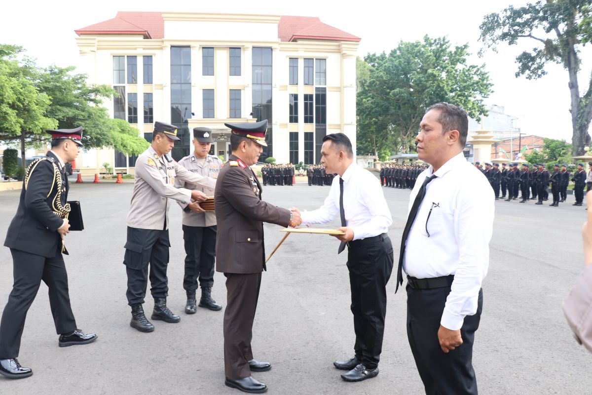 Kapolda Jambi berikan penghargaan kepada 22 personel