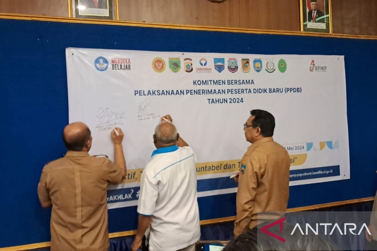 Sekda Manokwari tegaskan sekolah wajib ikuti Perbup 76 saat PPDB