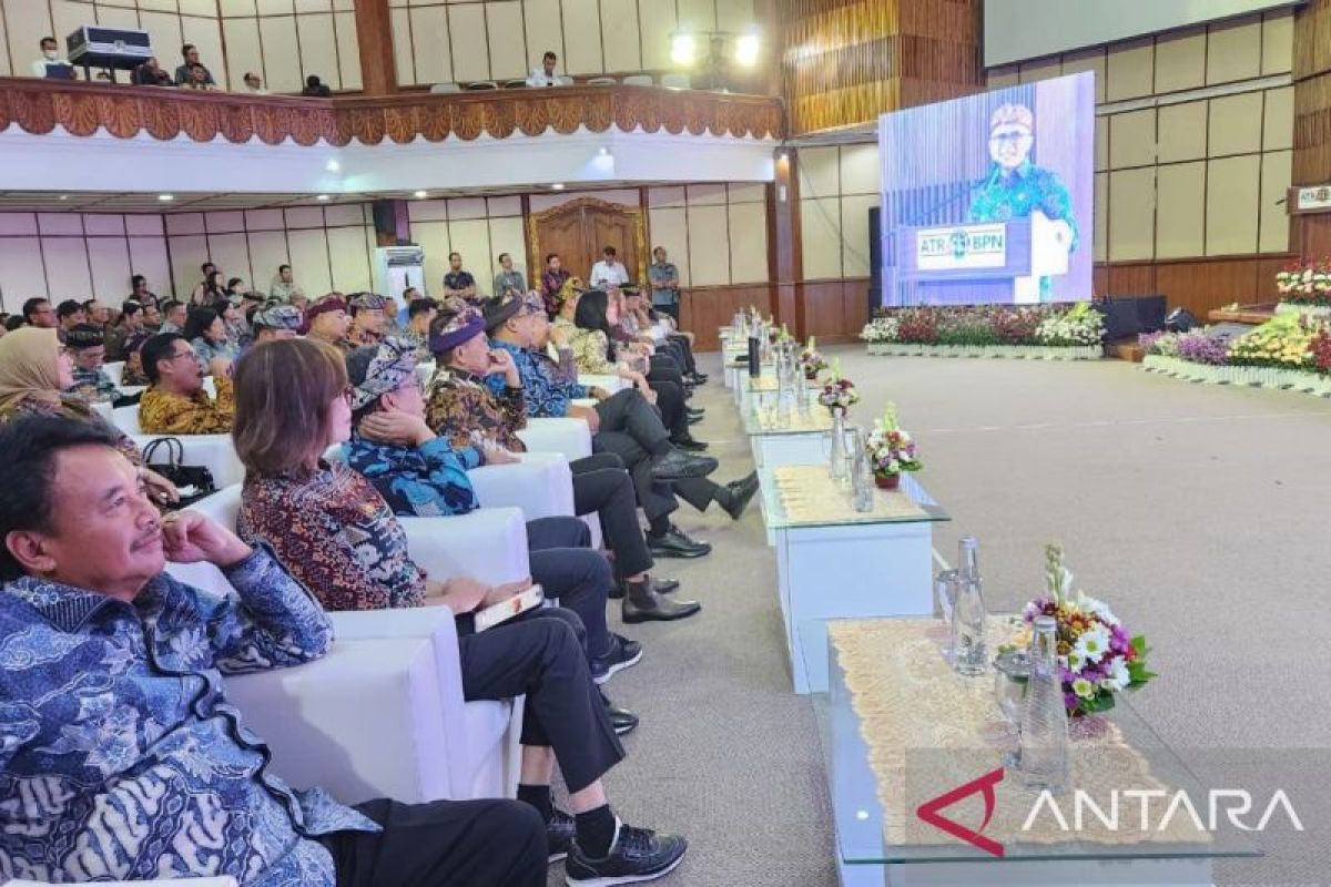 Kakanwil BPN Jatim hadiri kunjungan kerja AHY di Bali